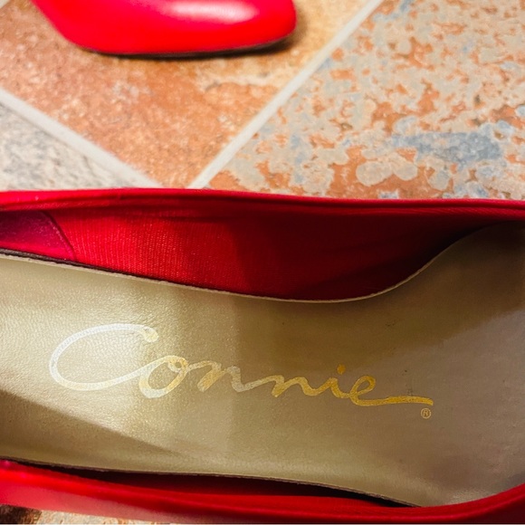 👠Sassy Connie Red Patent Kitten Heel Pumps & Decorative Flower Accent on Front! - Picture 2 of 16
